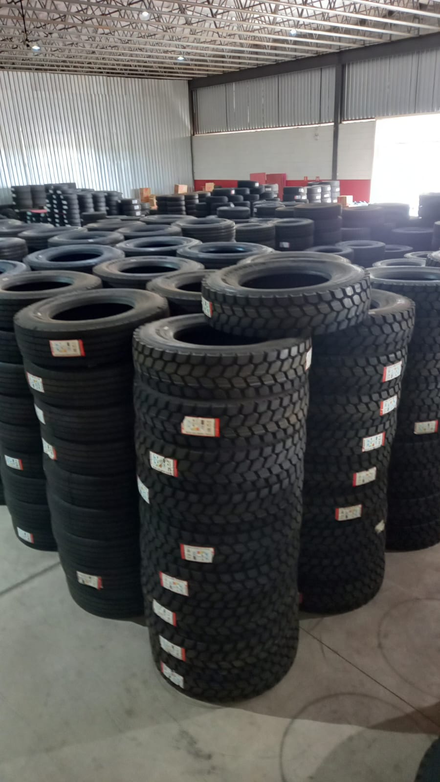 wa.me/5598981122987?text=Ol%C3%A1%2C+aqui+%C3%A9+o+Ivan+e+se+o+assunto+for+pneus+voc%C3%AA+est%C3%A1+no+lugar+certo.+Conte+comigo%21